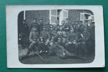 AK Coburg / 1917 / Foto Karte / Soldaten Offizier Hund Weinflaschen